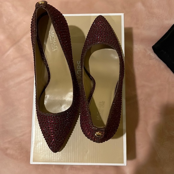 Heels - Picture 1 of 3